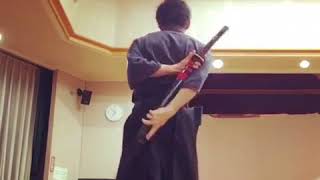 アクロバティック抜刀納刀術 quot曲抜きquot「樫」（acrobatic unsheathed amp sheathed samurai sword） [upl. by Arlen]