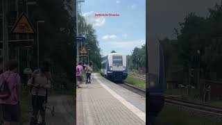 Eine gefährliche Situation ist im Bahnhof Wilster passiert 2 Leute waren zu nah am Bahnsteig [upl. by Fernande]