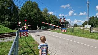 Spoorwegovergang Glimmen Vlakbij de spoorviaduct  Dutch Railroad crossing [upl. by Enila]