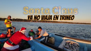 Navidad en Alta Mar Santa Claus entrega regalos PESCADORES [upl. by Ardnuaed507]