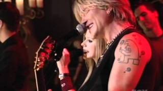 Avril Lavigne  Johnny Rzeznick  Iris  Live  Fashion Rocks 26092004 HQ [upl. by Myles]