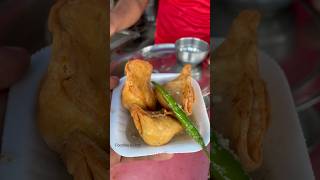 भैया खिलाते हैं Tasty समोसा 12 के 3👌 Indianstreetfood ❤️ shorts trending viral [upl. by Terrej]