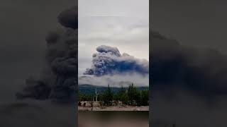 Shiveluch Volcano Erupts Ash Plume Reaches 8 Kilometers Above Sea Level [upl. by Sheng88]