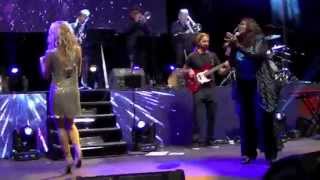 Marta Sanchez y Gloria Gaynor quotI Will Survivequot live Starlite Marbella [upl. by Aimat]