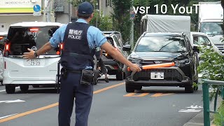 違反者が免許証を持ってないとどうなる？逃げると捜査の対象に！！右折禁止を監視する警察官！•所轄パトカーが密かに見つめる交差点！呑気に曲がると後ろから！！【右折禁止取り締まり2選】 [upl. by Teak287]