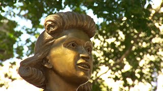 Henrietta Lacks statue placed in Downtown Roanoke [upl. by Baram276]