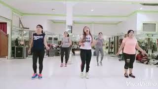 Mata Genit  Zumba Dangdut  Nisa Farella  Zin Anita Suzana [upl. by Ahseiyn]