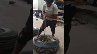 ट्यूबलेस टायर फिइटिंग tubeless tyre fitting kaise karen 😟 [upl. by Nwatna]