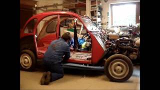 Décaissage dune 2CV de 86 en 5 minutesDisassembling a 86 2CV in 5 minutes [upl. by Dittman]