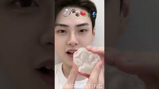 Eating Random Emoticons  무작위로 이모티콘 먹기 mukbang asmrfood [upl. by Suanne]