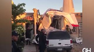 Cae avioneta en techo de casa en Culiacán [upl. by Voorhis]