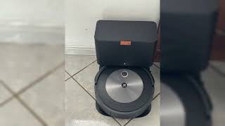 iRobot Aspirateur Robot connecté Roomba® j7 [upl. by Mcgill]