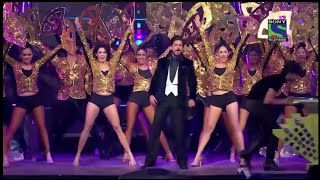 Shah Rukh Khans Grand Entry in Filmfare Awards  SRK  Karan Johar  Kapil Sharma  Filmfare [upl. by Maia]