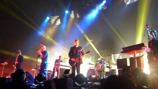 Queens of the Stone Age  quotAuto Pilotquot  Live at The Forum [upl. by Annorah]