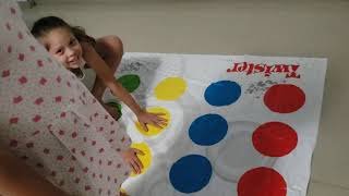 Jogando twister [upl. by Batruk]