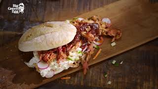 Pulled Pork Broodje recept Big Green Egg [upl. by Koss]