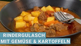 Rindergulasch mit Gemüse amp Kartoffeln [upl. by Pruchno]