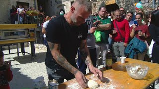 Gabriele Bonci lezioni di pizza a Campo di Giove [upl. by Eikcor119]