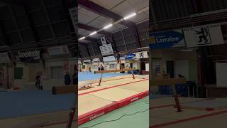 Souplesse arrière sur poutre en compétition 🤸🏽‍♀️gym viralvideo beam gymnast souplesse [upl. by Yelreveb]