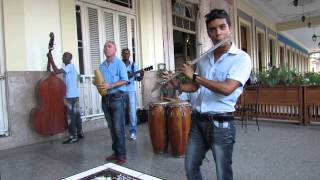 SONEROS CALLEJEROS EN LA HABANA [upl. by Kcerred]