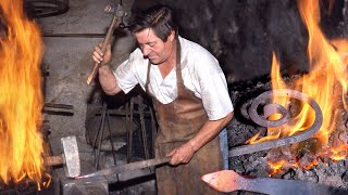 El HERRERO Técnicas de FORJA ARTESANAL en la fragua y los trabajos con el hierro  Documental [upl. by Liebman394]