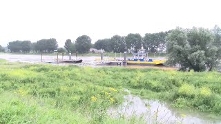 Hoog water komt en gaat weer in Gendt en Doornenburg [upl. by Fadden655]