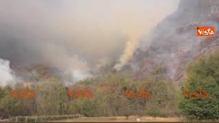 Valsusa incendi ancora in corso le fiamme nei boschi viste dallelicottero [upl. by Bennett578]