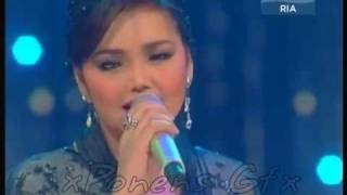 Siti Nurhaliza  Airmata Syawal live [upl. by Aipmylo667]