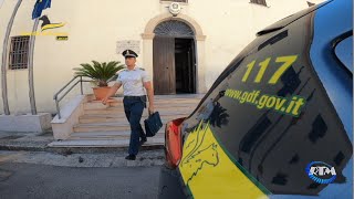 Oltre 900 falsi braccianti agricoli scoperti dalla Guardia di Finanza di Lecce Video [upl. by Nnawaj]