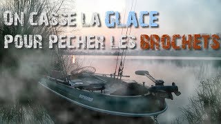 On casse la glace pour pêcher les brochets [upl. by Keg467]