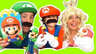 SUPER MARIO Déguisements MARIO LUIGI PRINCESS PEACH amp Jouets HAPPY MEAL 2016 [upl. by Hutchings]