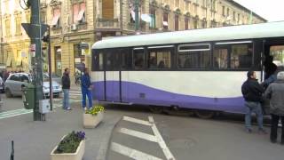 Tramvai impins de calatori la Timisoara [upl. by Pliske231]