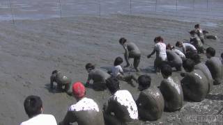 有明海干潟で「ガタ開き」（It is mud play in the tidal flat in Ariake Sea） [upl. by Gnourt]