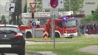 EMERGENCY MercedesBenz Werkfeuerwehr  plant fire brigade  Einsatzfahrt mit Feuerwehr Drehleiter [upl. by Lucilia271]