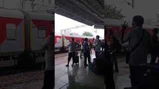 railway station per Pani Baras raha bhigne ke alava Koi option hi nahi h train jo pakdani hai🌧🌧 [upl. by Enelrae]