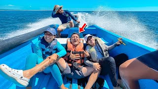 ¡CASI NOS SALIMOS DE LA LANCHA en MAR ABIERTO😱 con MIS AMIGAS en EL SALVADOR [upl. by Jarlen]