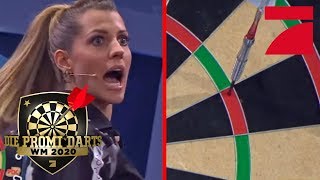 Triple 13 Sarah Harrison verwandelt Match Darts  Promi Darts WM 2020  ProSieben [upl. by Akialam]