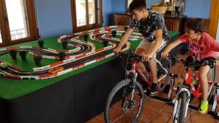 Circuito Scalextric con bicicletas eventos Electricity Generating Bikes  Cycle Scalextric [upl. by Heuser216]