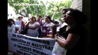 Protestas de profesores piden aguinaldo [upl. by Nyrahs]