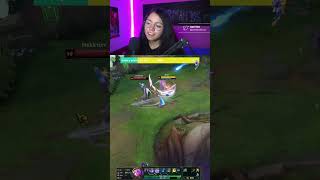 Irelia pega mucho 😫       leaguepartner leagueoflegends leaguememe leagueoflegends leag [upl. by Leibarg]