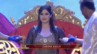 Tumhe apna banane ka junoon  Zarine Khan  Vanitha awards  Performance  Ashish Bhattacharjee [upl. by Lyrradal156]