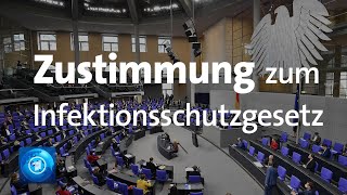 Infektionsschutzgesetz im Bundestag Demokratie im Schnellverfahren [upl. by Ainolloppa]