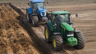 John Deere en New Holland samen diepploegen loonbedrijf Markvoort [upl. by Trey806]