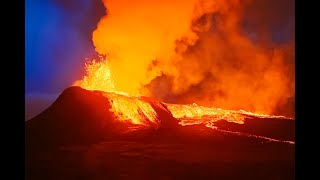 Explosion dun volcan  Léruption de la Fagradalsfjall  ISLANDE 2021 extrait [upl. by Ivanah276]