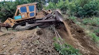 Caterpillar Bulldozer EXPANDING THE NarrowedRoad Yağmurda ve Selde ZARAR GÖRMÜŞ YOL GENİŞLETME [upl. by Folberth]