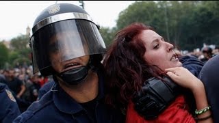 Polémica en España por las cargas policiales en Madrid [upl. by Ahsinrat]