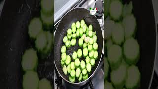 Pasta con zucchine e gamberetti  Ricette di Gabri [upl. by Amluz93]