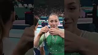 Rejetée par la France la gymnaste Kaylia Nemour obtient une MÉDAILLE dOR pour lAlgérie [upl. by Eintroc]