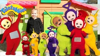 Cabane dextérieur Maison duplex Smoby pour enfant envahie par les Télétubbies [upl. by Ainekahs]