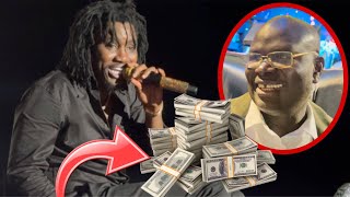 Bal des Faramareens Mr Amadou Diagne FOGECA arrose Wally Seck de billets de 100 dollars [upl. by Collayer]